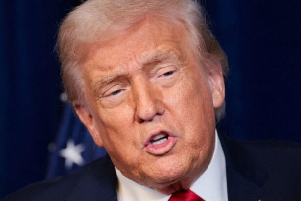 રાષ્ટ્રપતિ ટ્રમ્પે વેનેઝુએલાના તેલ ક્ષેત્રમાં $100 બિલિયનના ઐતિહાસિક રોકાણ માટે 'બિગ ઓઈલ' કંપનીઓ સાથે બેઠક યોજી. જાણો કેવી રીતે આ રોકાણ વૈશ્વિક તેલના ભાવ અને અમેરિકાના આર્થિક ભવિષ્યને બદલી શકે છે.