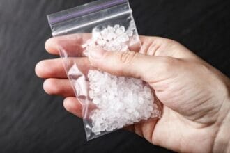 સુરત SOG પોલીસ દ્વારા પુણા વિસ્તારમાં ઝડપાયેલી MD ડ્રગ્સ (MD Drugs) બનાવતી લેબોરેટરીનો મુદ્દામાલ.