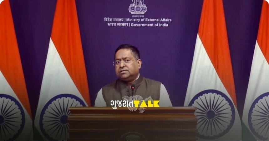 દક્ષિણ આફ્રિકામાં યોજાયેલ 'BRICS Naval Exercise' માં ભારતે ભાગ કેમ ન લીધો? વિદેશ મંત્રાલયે સ્પષ્ટતા કરતા જણાવ્યું કે આ બ્રિક્સની સત્તાવાર કવાયત નથી. જાણો આ નિર્ણય પાછળના ભૂરાજકીય કારણો અને ભારતની રણનીતિ.